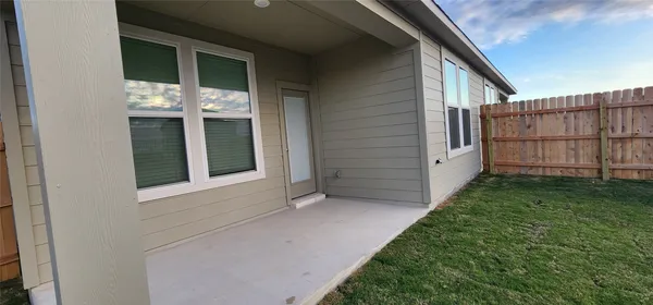 a view of small garden in front of a house