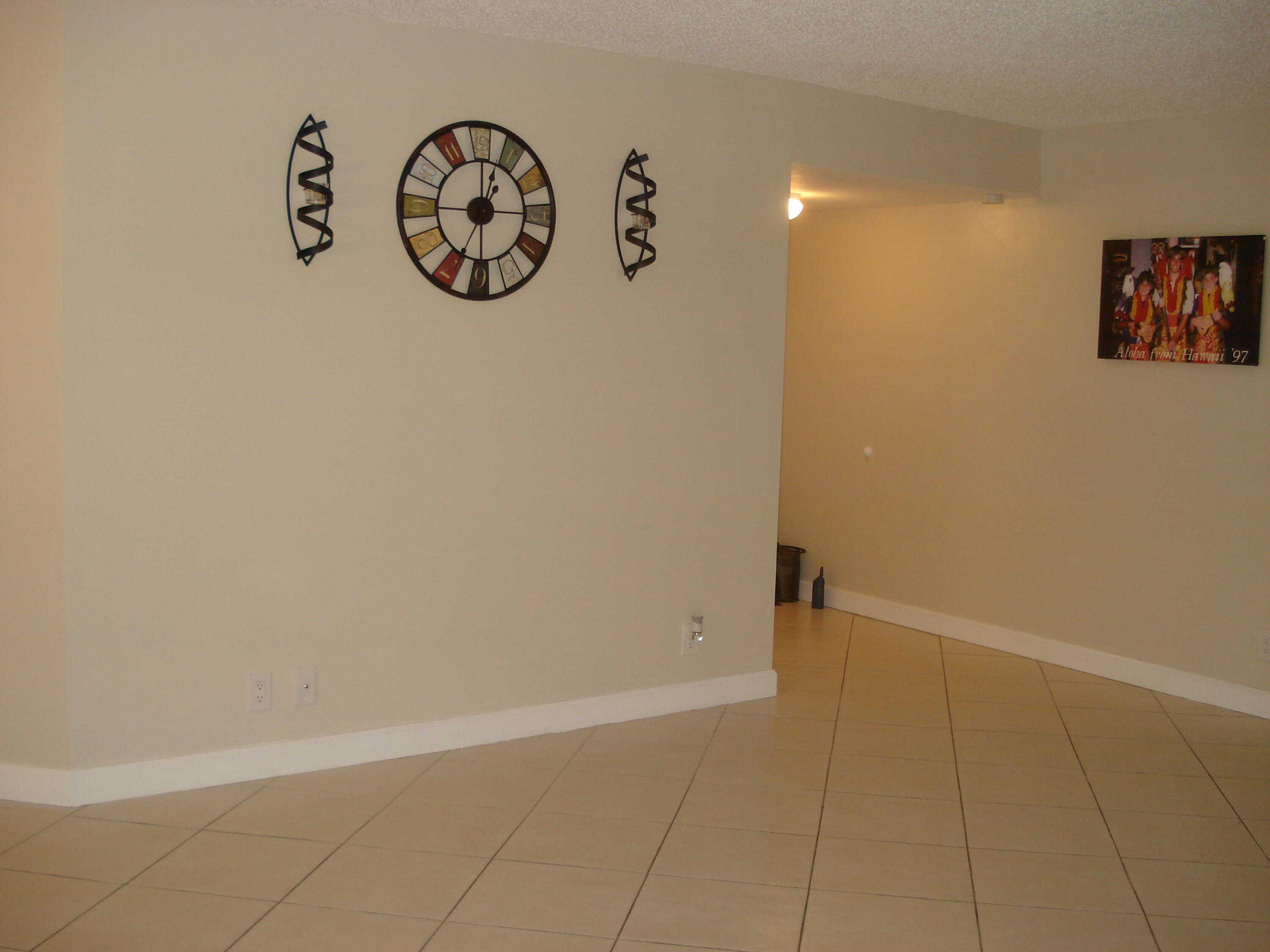 5800 Camino Del Sol, Unit 104 Boca Raton, FL 33433 - Photo 10 of 27 Living Room