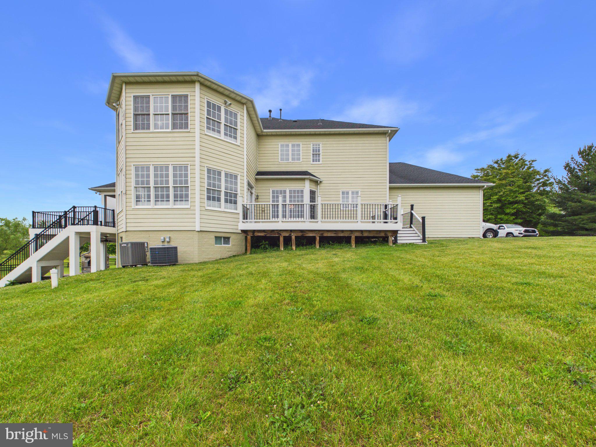 38565 Piggott Bottom Road Hamilton, VA 20158 - Photo 66 of 85 Spacious home with scenic views.