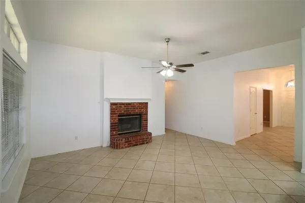$2,300 | 6100 Harwood Crossing Drive, Arlington, TX 76018