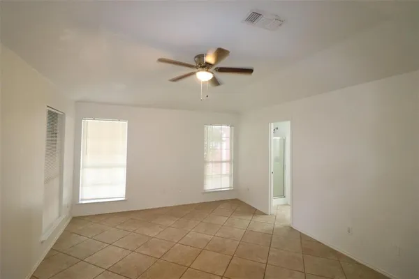 $2,300 | 6100 Harwood Crossing Drive, Arlington, TX 76018