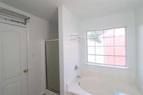 $2,300 | 6100 Harwood Crossing Drive, Arlington, TX 76018