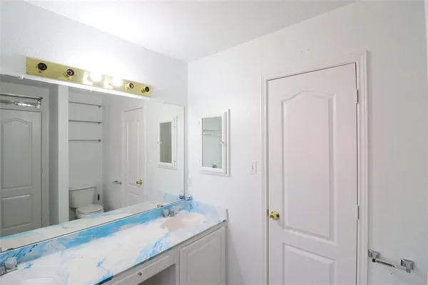 $2,300 | 6100 Harwood Crossing Drive, Arlington, TX 76018