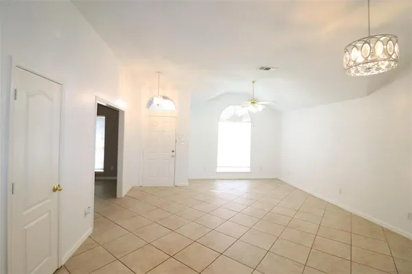 $2,300 | 6100 Harwood Crossing Drive, Arlington, TX 76018