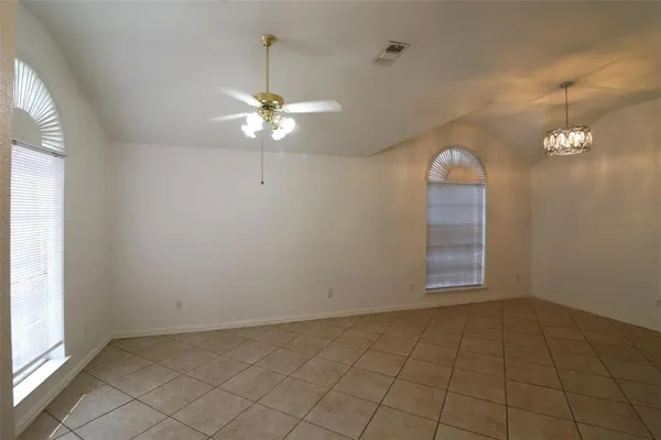 $2,300 | 6100 Harwood Crossing Drive, Arlington, TX 76018