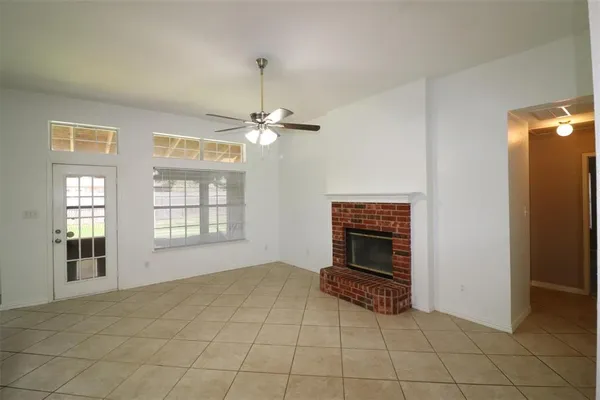 $2,300 | 6100 Harwood Crossing Drive, Arlington, TX 76018