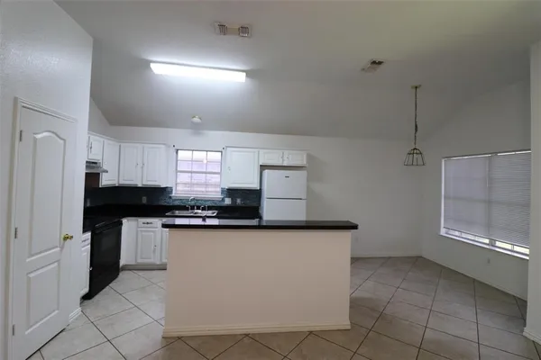 $2,300 | 6100 Harwood Crossing Drive, Arlington, TX 76018
