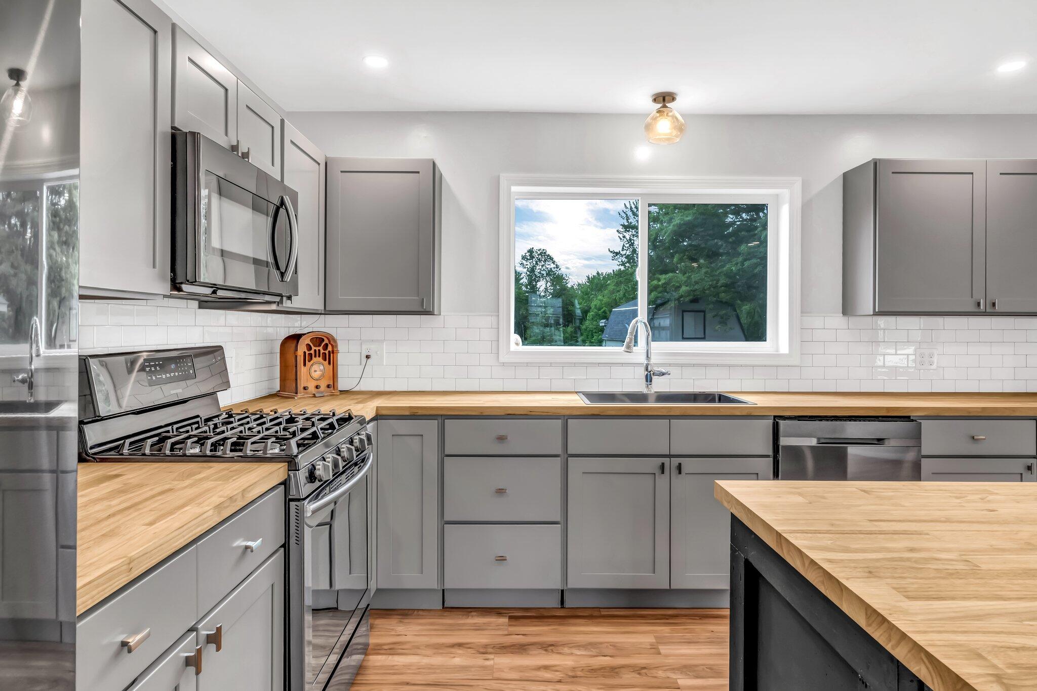 985 Main Road Eddington, ME 04428 - Photo 5 of 44 32-web-or-mls-985-main-rd