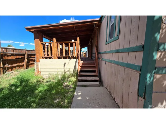 a view of backyard with deck and garden
