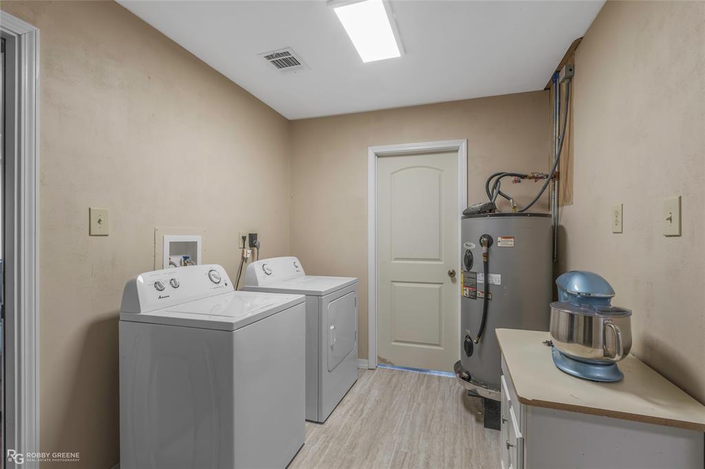 5725 Harper Road Keithville, LA 71047 - Photo 21 of 35 a utility room with sink dryer and washer