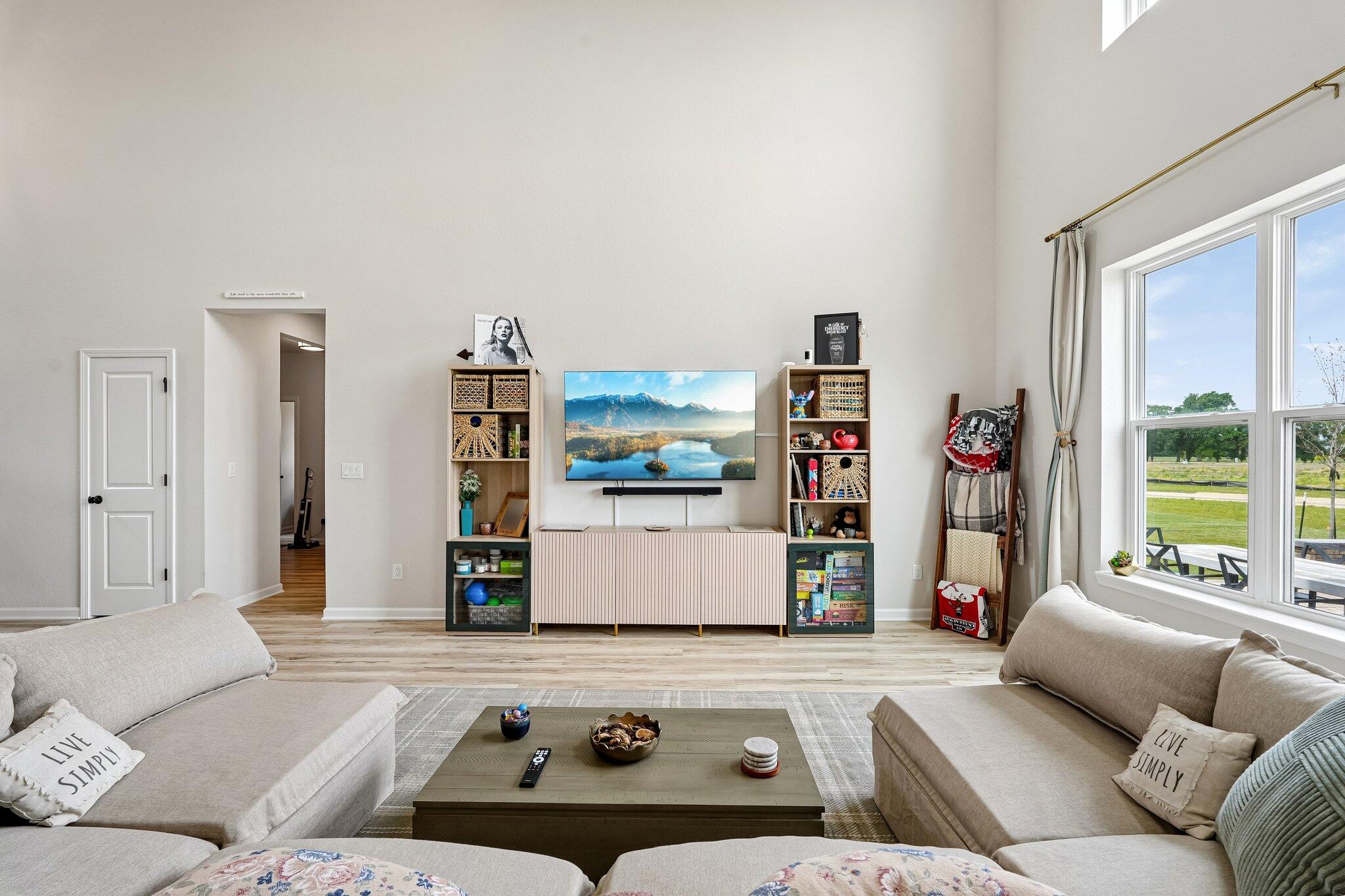 9249 South Overlook Way Franklin, WI 53132 - Photo 2 of 38 Living Room