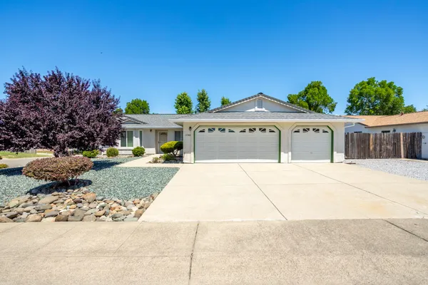 $379,900 | 1720 Stetson Way, Redding, CA 96003