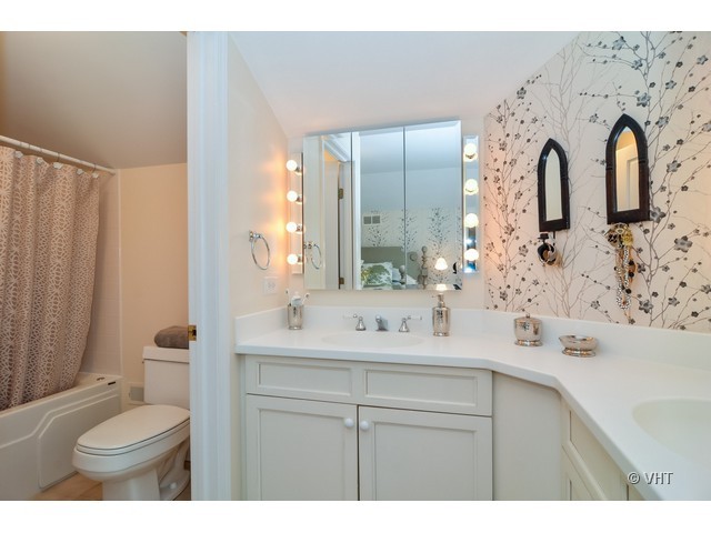 116 Berry Parkway Park Ridge, IL 60068 - Photo 9 of 18