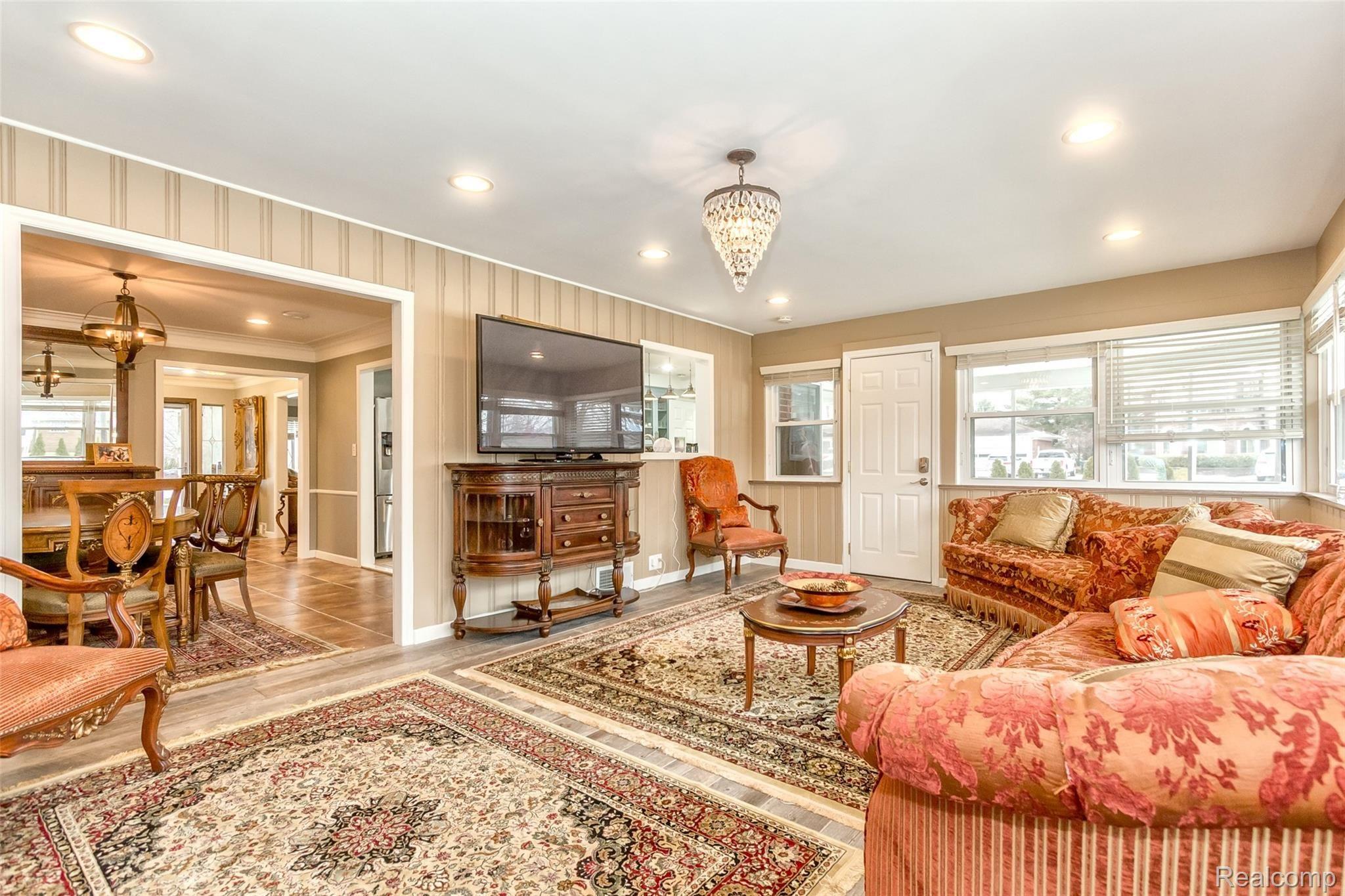 730 Ridgemont Avenue Dearborn, MI 48124 - Photo 12 of 46 12.jpg