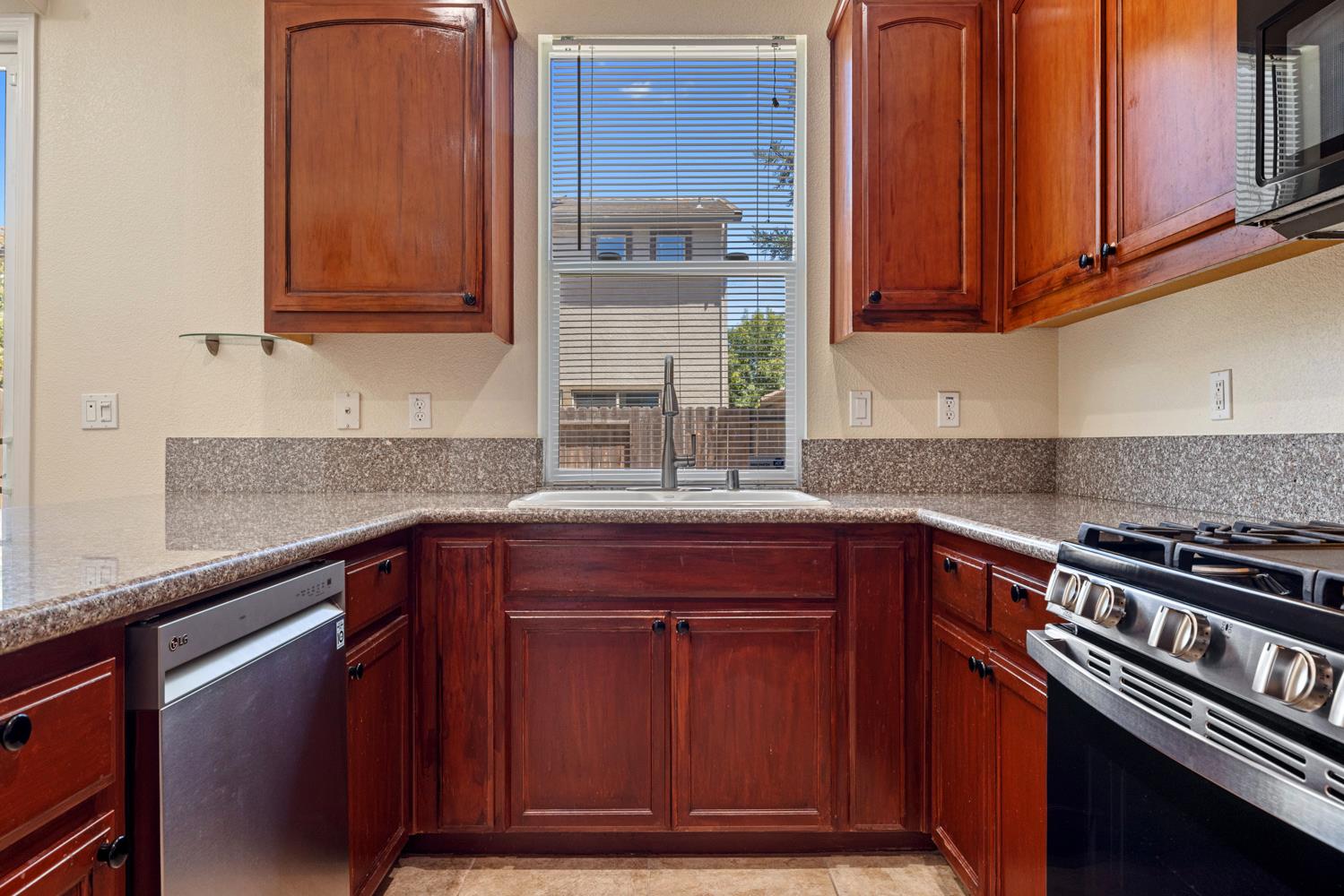 2269 Maverick Court Modesto, CA 95355 - Photo 12 of 39