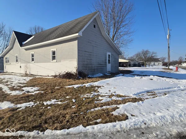 $74,900 | 691 East Middle Street, Rosedale, IN 47874