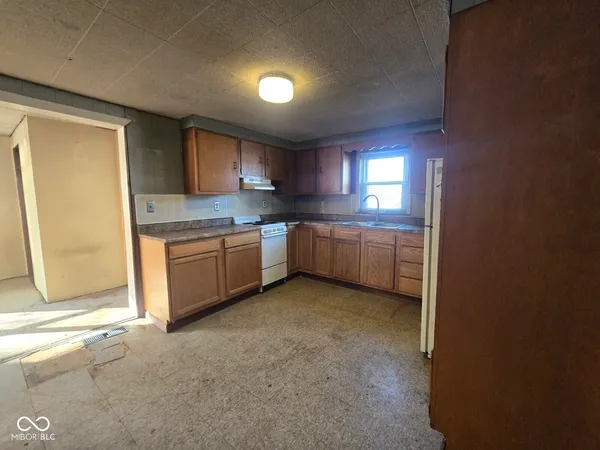 $74,900 | 691 East Middle Street, Rosedale, IN 47874