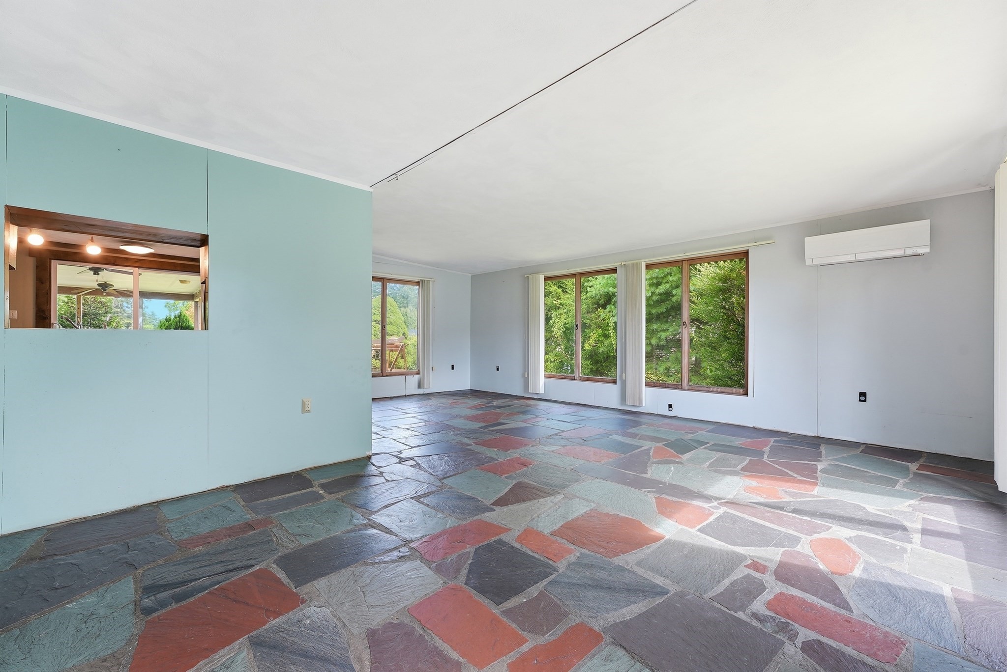 31 Woodcrest Road Springfield, MA 01129 - Photo 4 of 42 Gallery Image 4