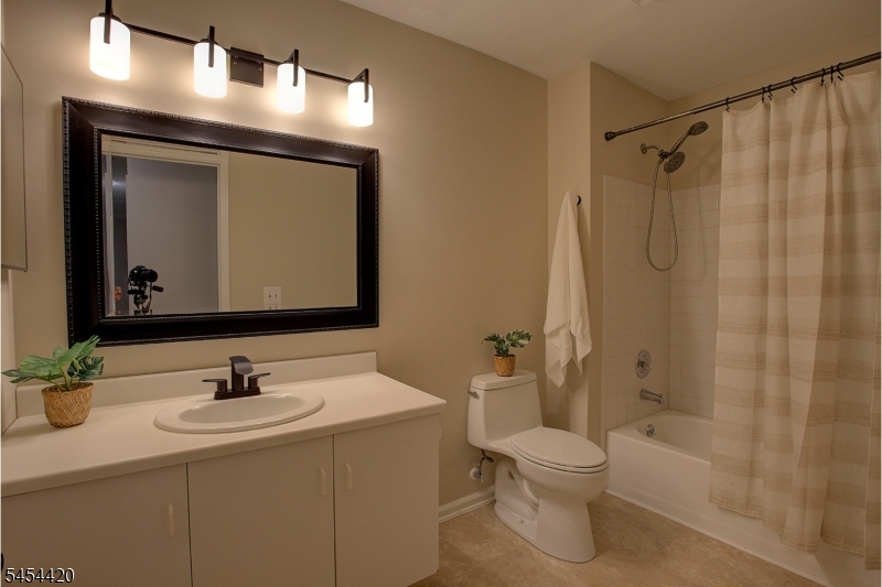 914 Timberbrooke Drive Bedminster, NJ 07921 - Photo 16 of 31 Gallery Image 16