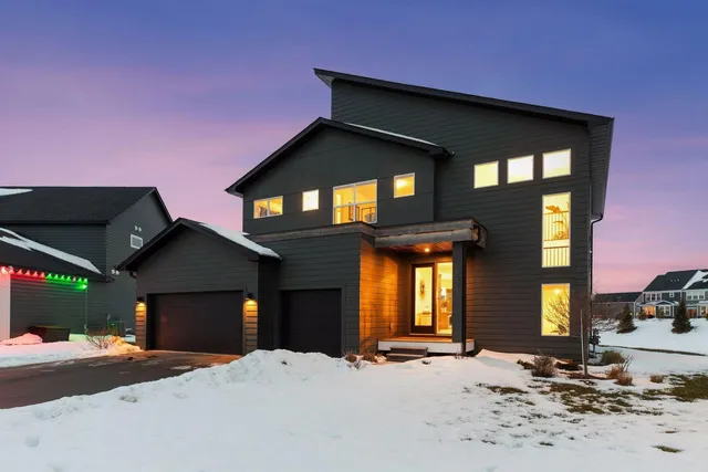 $769,000 | 5028 Airlake Draw, Woodbury, MN 55129