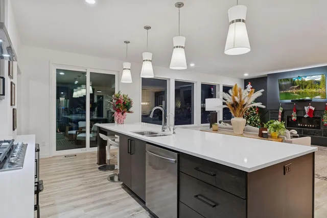 $769,000 | 5028 Airlake Draw, Woodbury, MN 55129