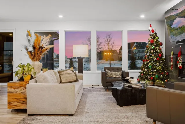 $769,000 | 5028 Airlake Draw, Woodbury, MN 55129