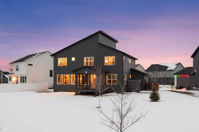 $769,000 | 5028 Airlake Draw, Woodbury, MN 55129