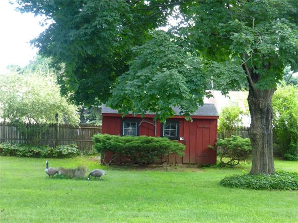 46 Country Road Agawam, MA 01001 - Photo 3 of 24 Gallery Image 3