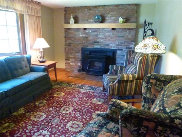 46 Country Road Agawam, MA 01001 - Photo 7 of 24 Gallery Image 7