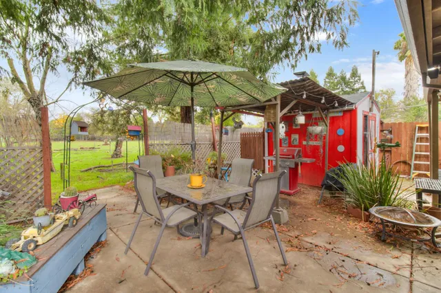 a view of outdoor space