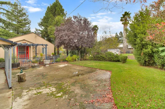 $299,900 | 215 Peralta Avenue, Sacramento, CA 95833