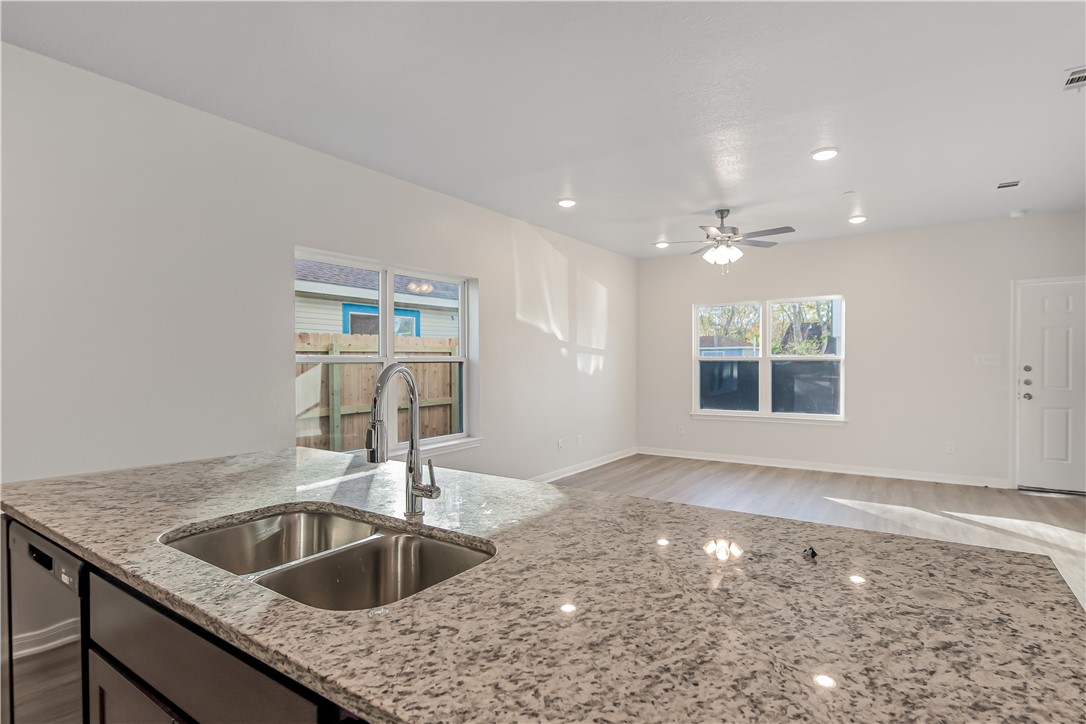 601 West 24th Street, Unit 113 Bryan, TX 77803 - Photo 5 of 17