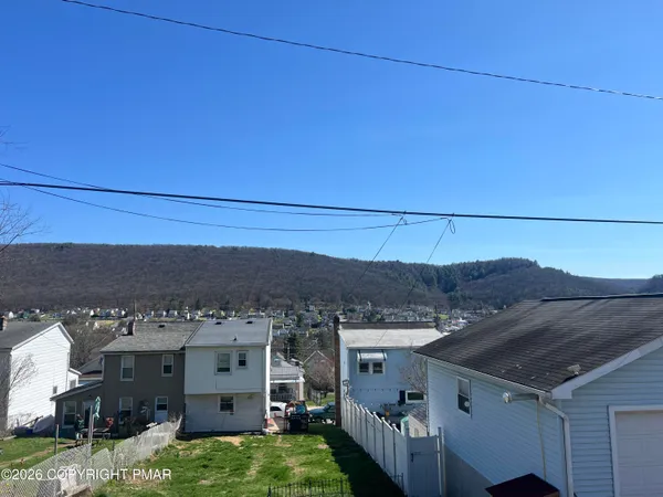 $1,200 | 144 East Diaz Avenue, Unit REAR, Nesquehoning, PA 18240