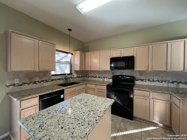 $1,895 | 22019 Goldcrest Run, San Antonio, TX 78258