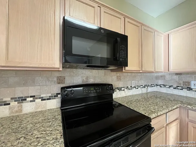 $1,895 | 22019 Goldcrest Run, San Antonio, TX 78258