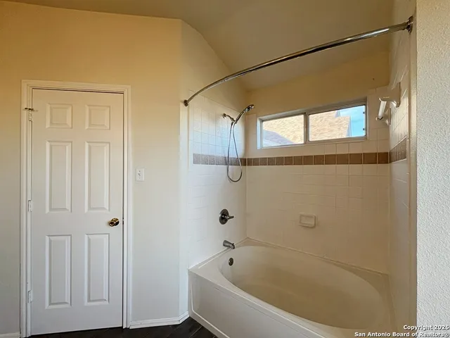 $1,895 | 22019 Goldcrest Run, San Antonio, TX 78258