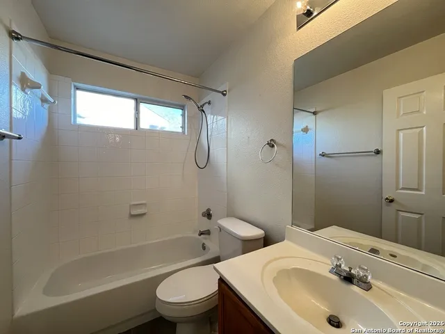 $1,895 | 22019 Goldcrest Run, San Antonio, TX 78258