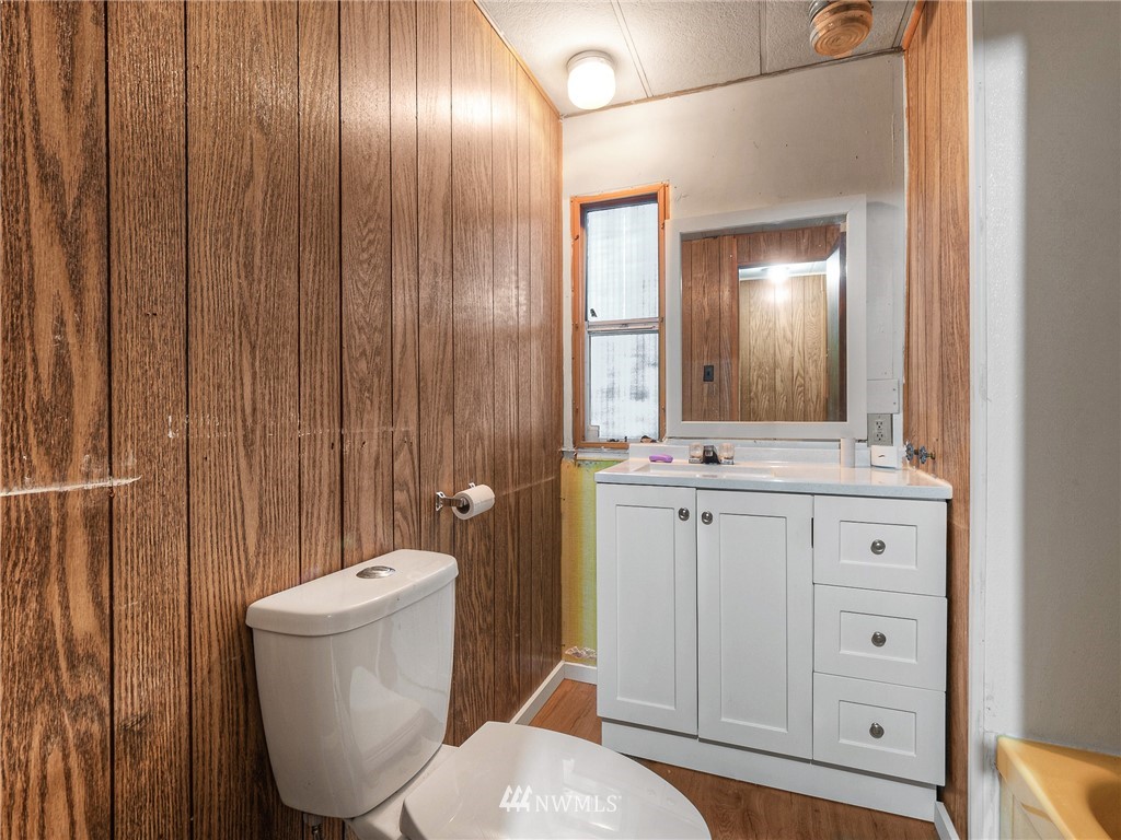 11023 Karshner Road East Edgewood, WA 98372 - Photo 9 of 16 a bathroom with a toilet a sink and mirror