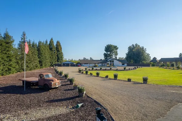 $2,196,000 | 11735 East Santa Ana Avenue, Clovis, CA 93619