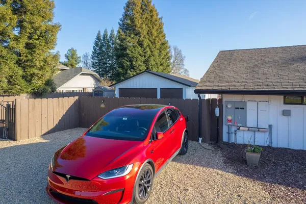 $2,196,000 | 11735 East Santa Ana Avenue, Clovis, CA 93619