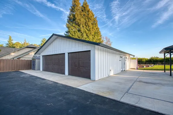 $2,196,000 | 11735 East Santa Ana Avenue, Clovis, CA 93619