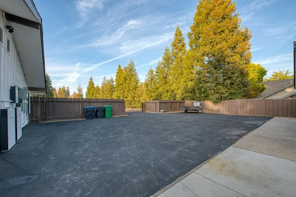 $2,196,000 | 11735 East Santa Ana Avenue, Clovis, CA 93619