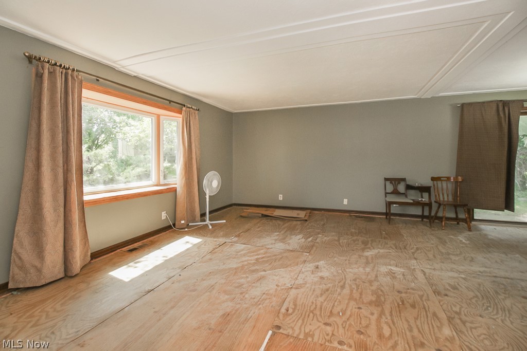 4302 Jaeger Road Lorain, OH 44053 - Photo 13 of 32 Living Room 2 View 3