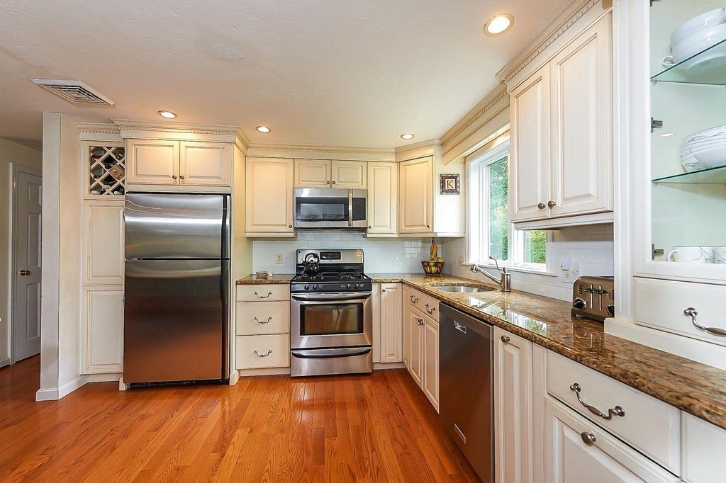 25 Langdon Road Wayland, MA 01778 - Photo 9 of 30 Gallery Image 9