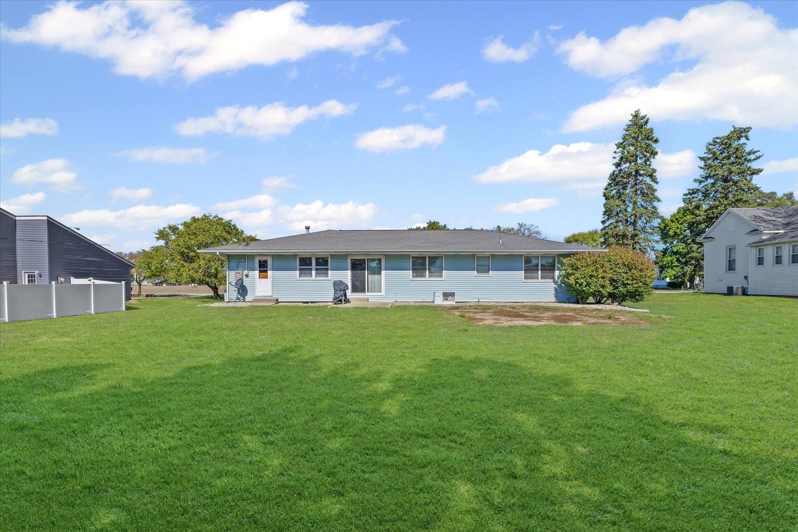 209 West Main Street Royal, IL 61871 - Photo 27 of 32 a front view of house with yard and seating