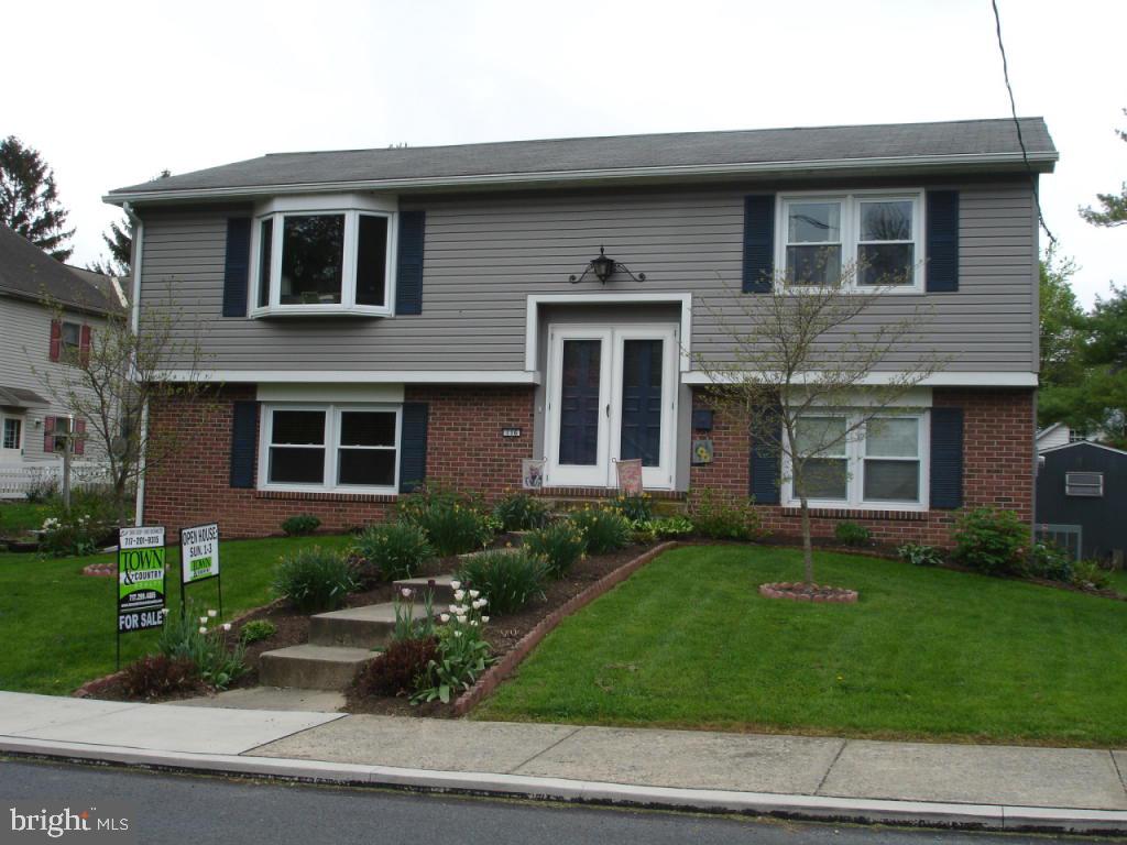116 Leaman Street Lititz, PA 17543 - Photo 2 of 10 Gallery Image 2