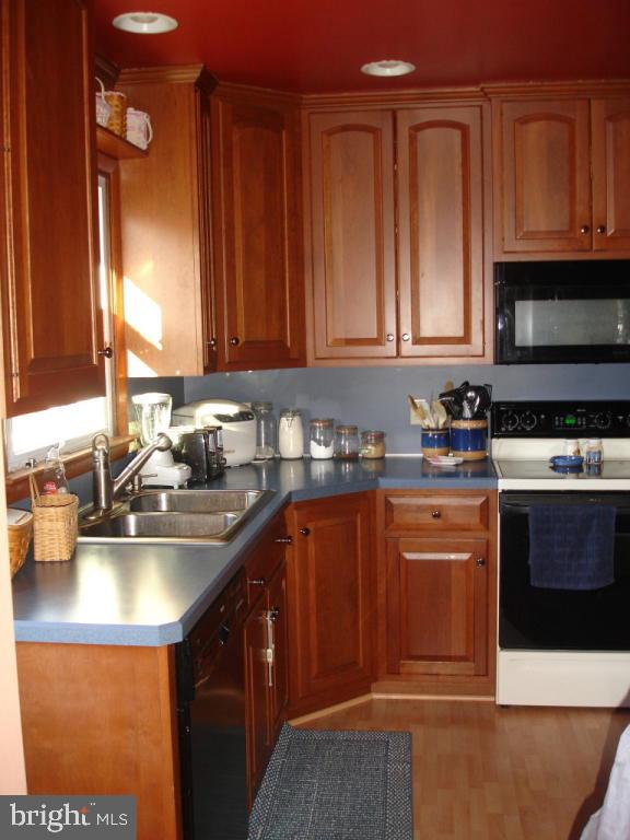 116 Leaman Street Lititz, PA 17543 - Photo 3 of 10 Gallery Image 3