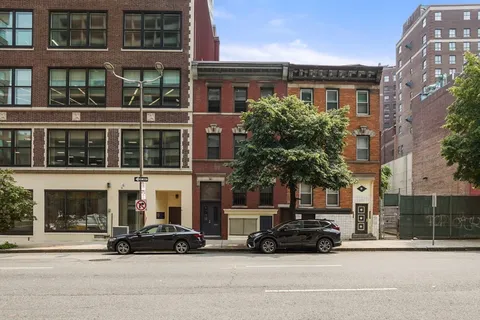 $3,050 | 58 Charles Street South, Unit 2, Boston, MA 02116