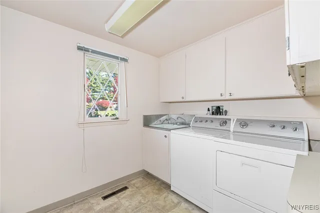 $455,000 | 40 Tristan Lane, Amherst, NY 14221