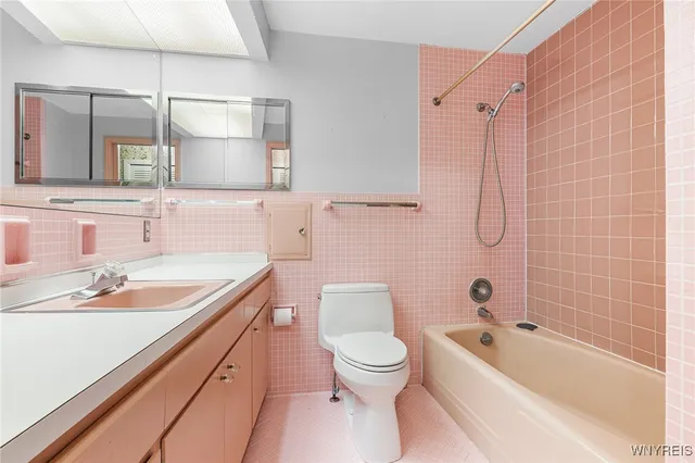 $455,000 | 40 Tristan Lane, Amherst, NY 14221